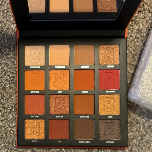 Beauty Bay "Fiery 16 Colour" palette - Picture 2 of 4